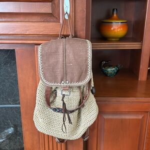 THE SAK- Avalon -Crochet Convertible Backpack- EUC/SFH